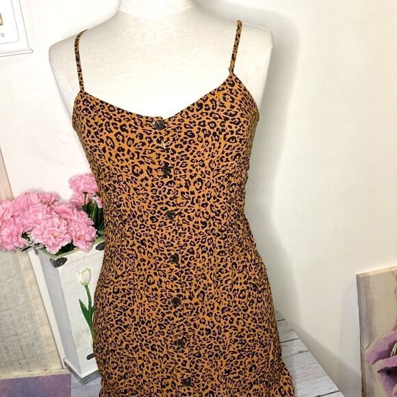 🌷H&M🌷CUTE Button Up Leopard Dress     - Picture 4 of 9